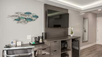 Deluxe-værelse - 1 kingsize-seng | Premium-sengetøj, dundyner, pengeskab på værelset, skrivebord