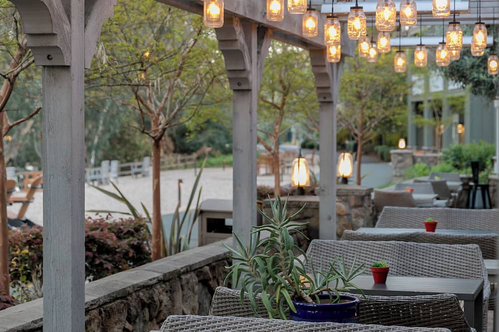 River Terrace Inn
