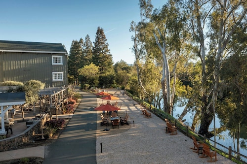 River Terrace Inn