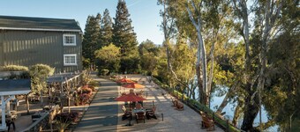 River Terrace Inn