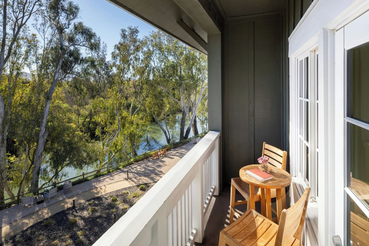 Deluxe Room, 1 King Bed, Balcony, River View