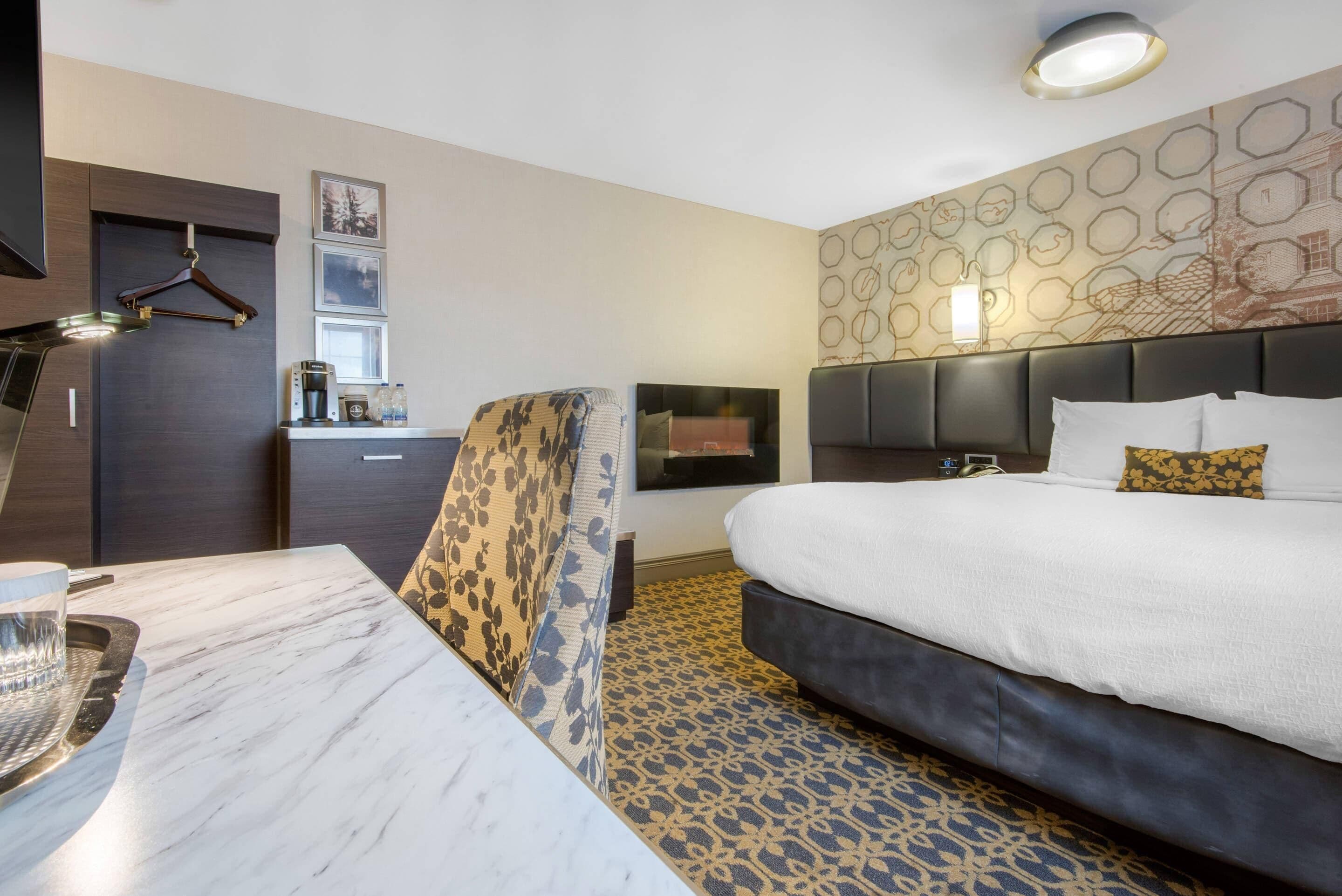 Desk, soundproofing, iron/ironing board, free cots/infant beds