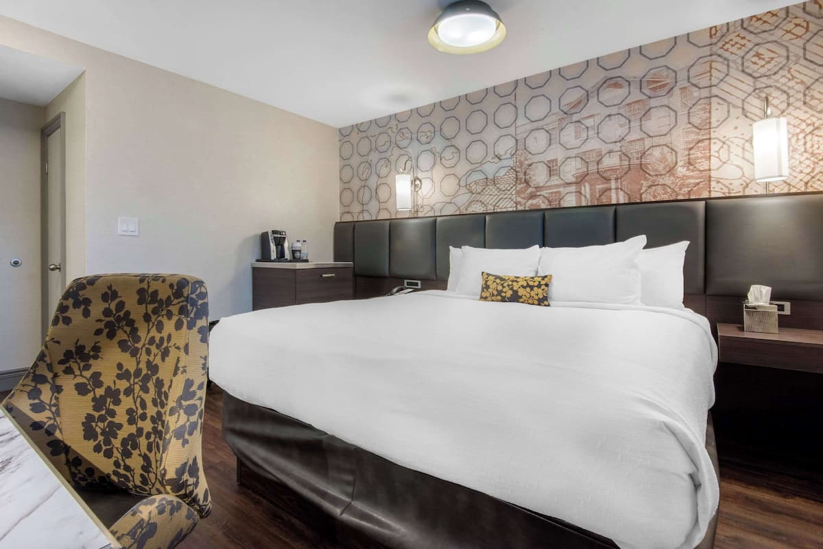 Queen Room, Non Smoking | Desk, soundproofing, iron/ironing board, free cots/infant beds