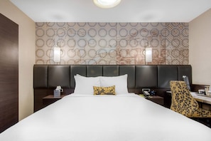 Schreibtisch, schallisolierte Zimmer, Bügeleisen/Bügelbrett