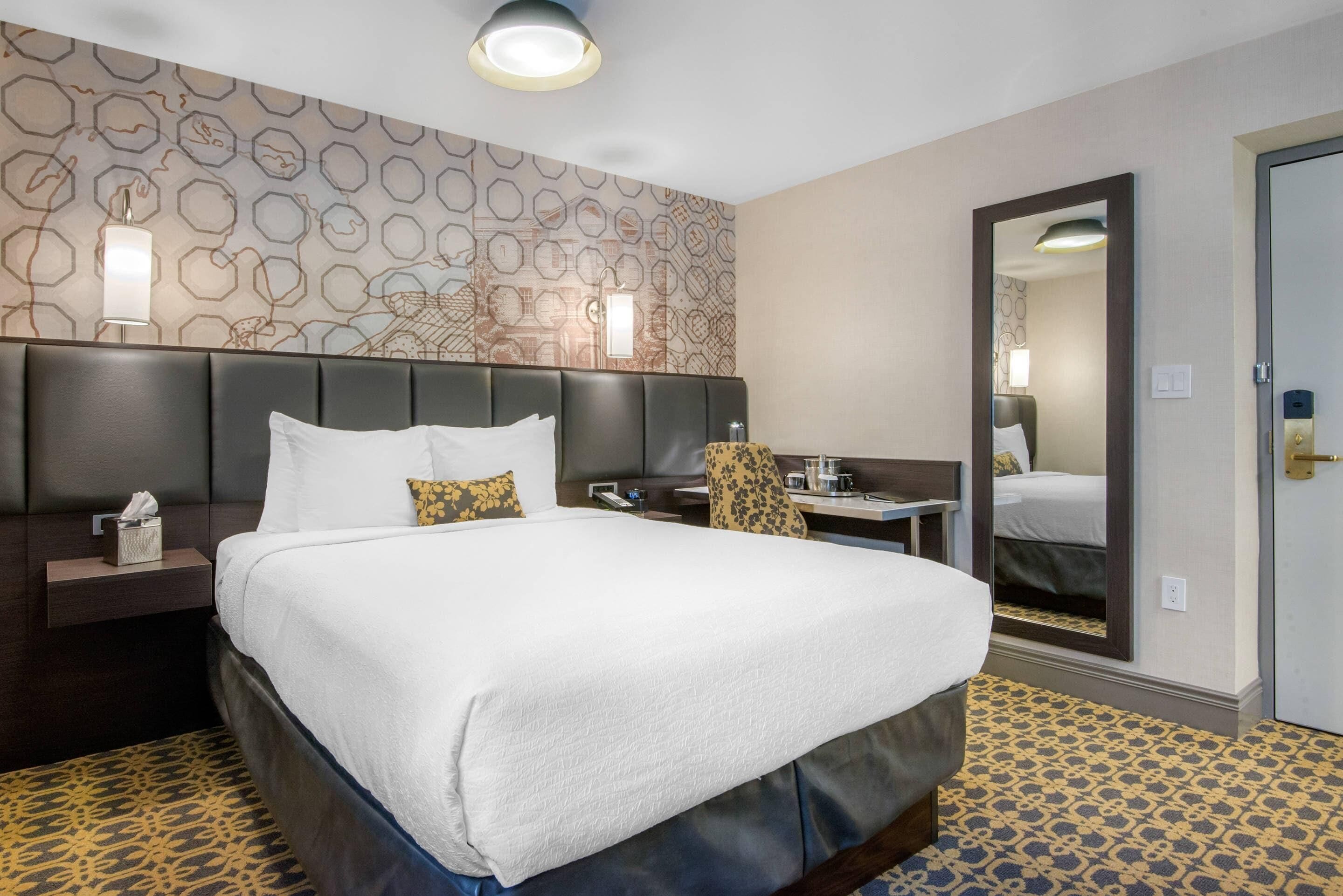 Bàn, phòng cách âm, bàn ủi/dụng cụ ủi quần áo 