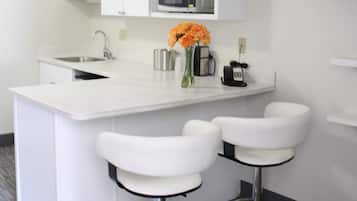 Executive Suite | In-room dining