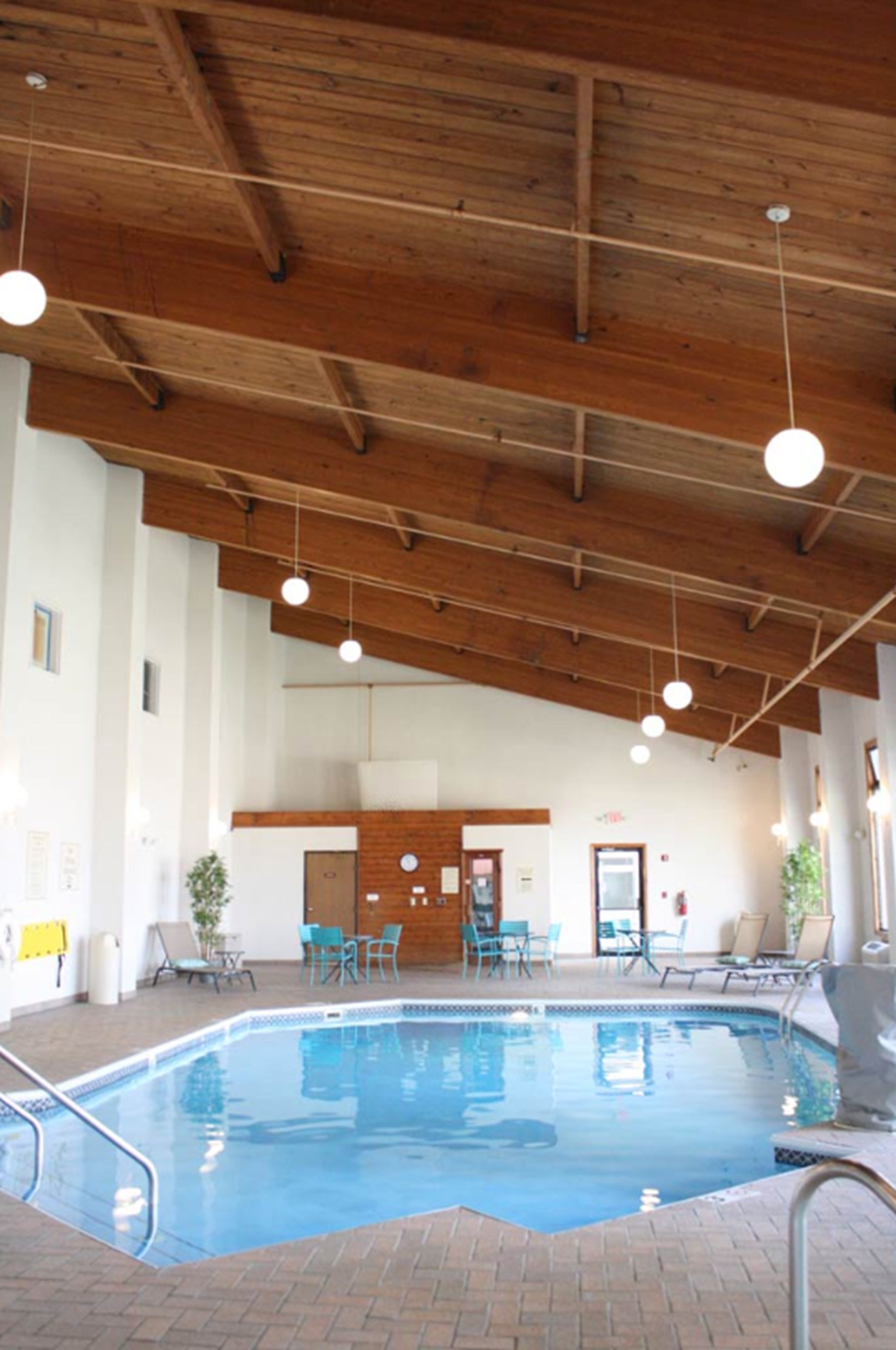 Una piscina cubierta