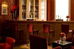 Bar (trong khuôn viên)