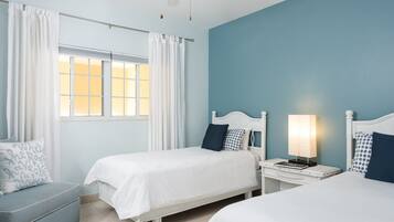 Ropa de cama de alta calidad y camas con pillow-top