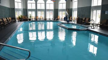 Indoor pool, sun loungers