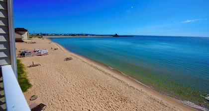 Hamilton Inn Select Beachfront Mackinaw City