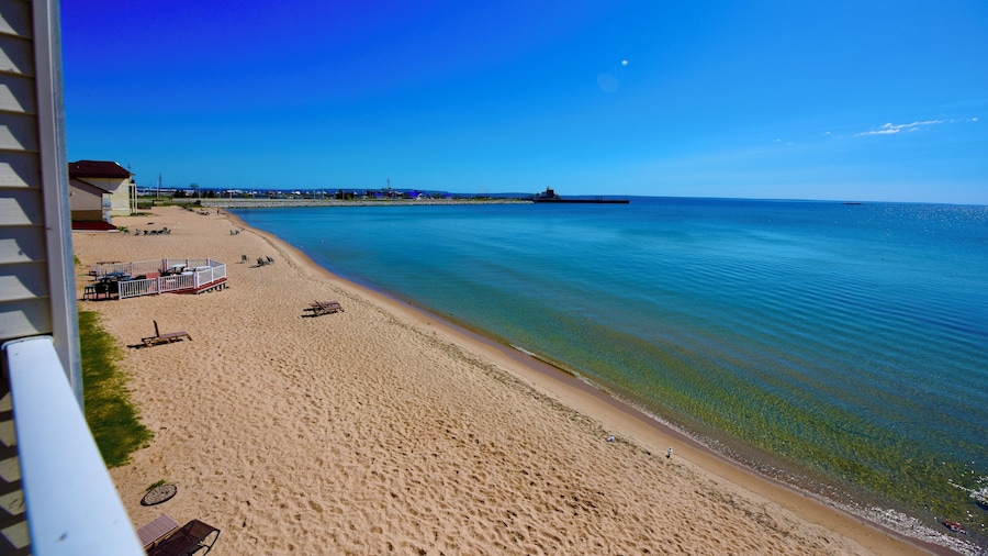 Hamilton Inn Select Beachfront Mackinaw City