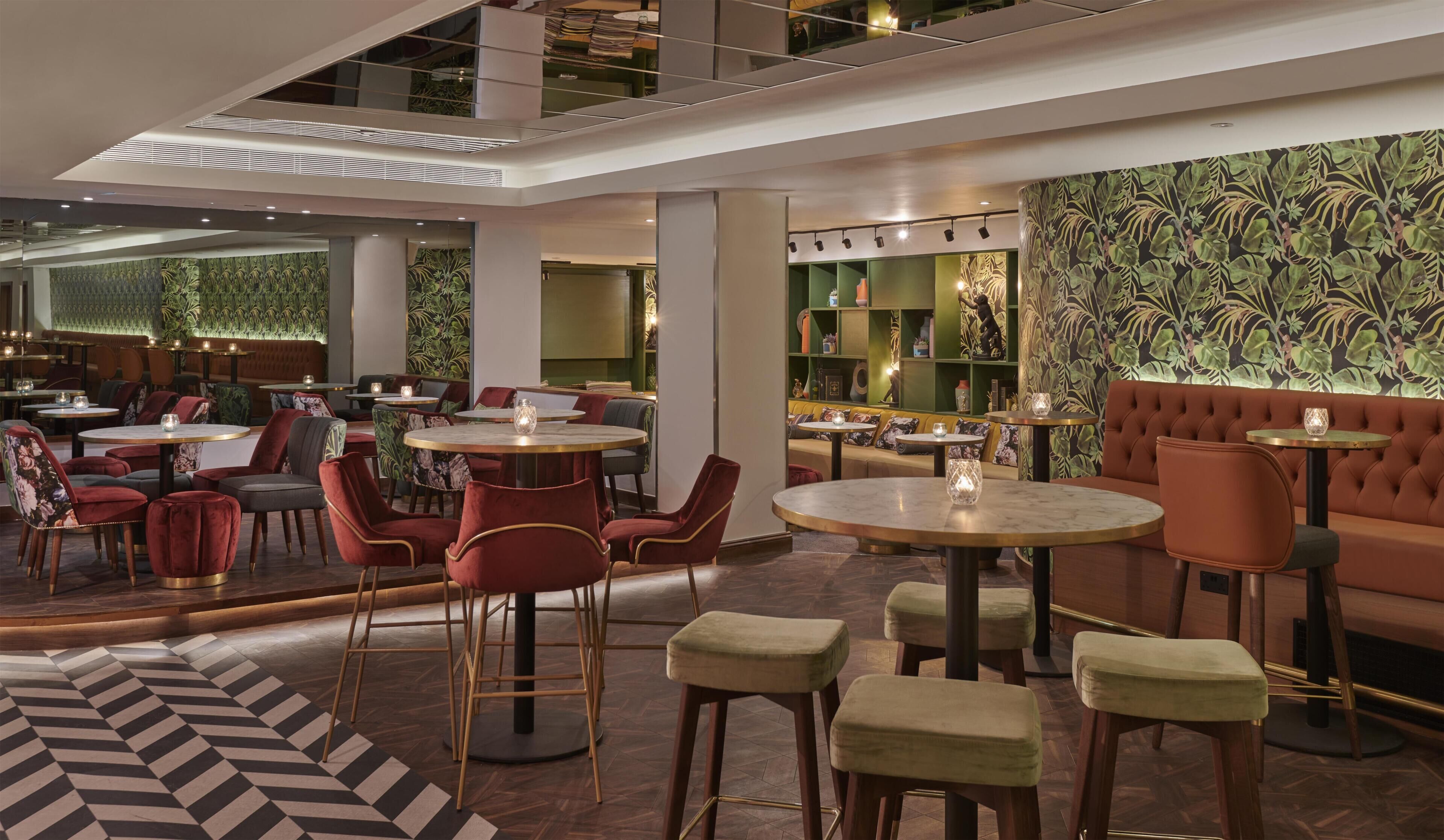 2 bares o lounges 
