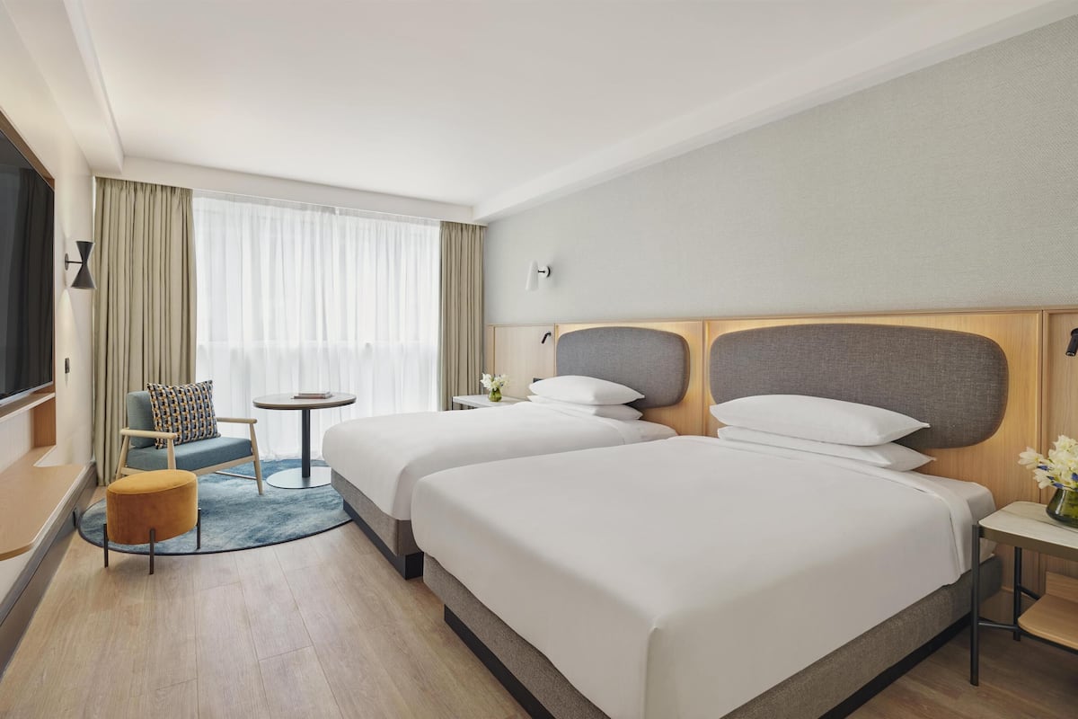 Værelse - 2 enkeltsenge | Premium-sengetøj, minibar, pengeskab på værelset