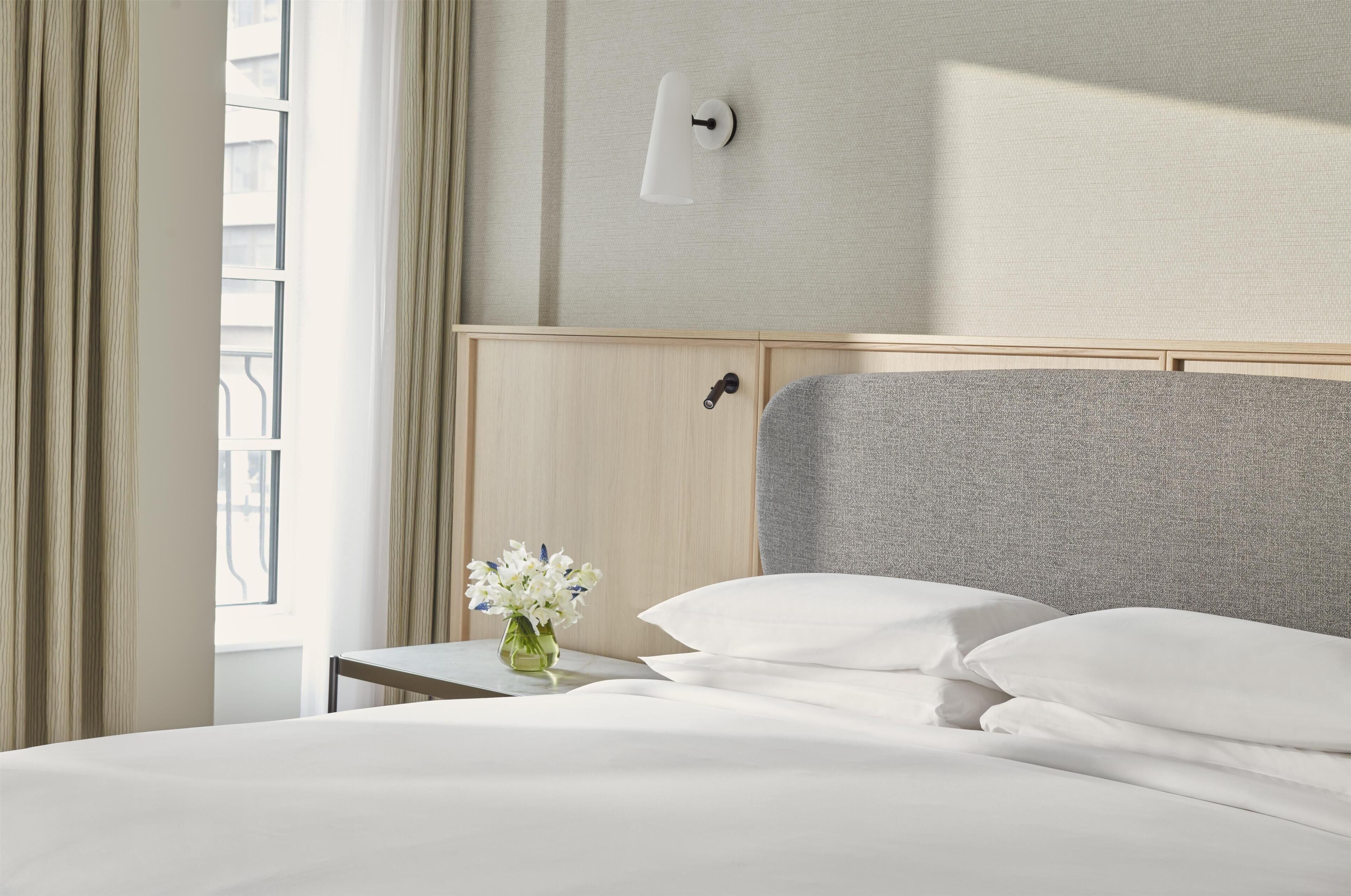 Premium-sengetøj, minibar, pengeskab på værelset