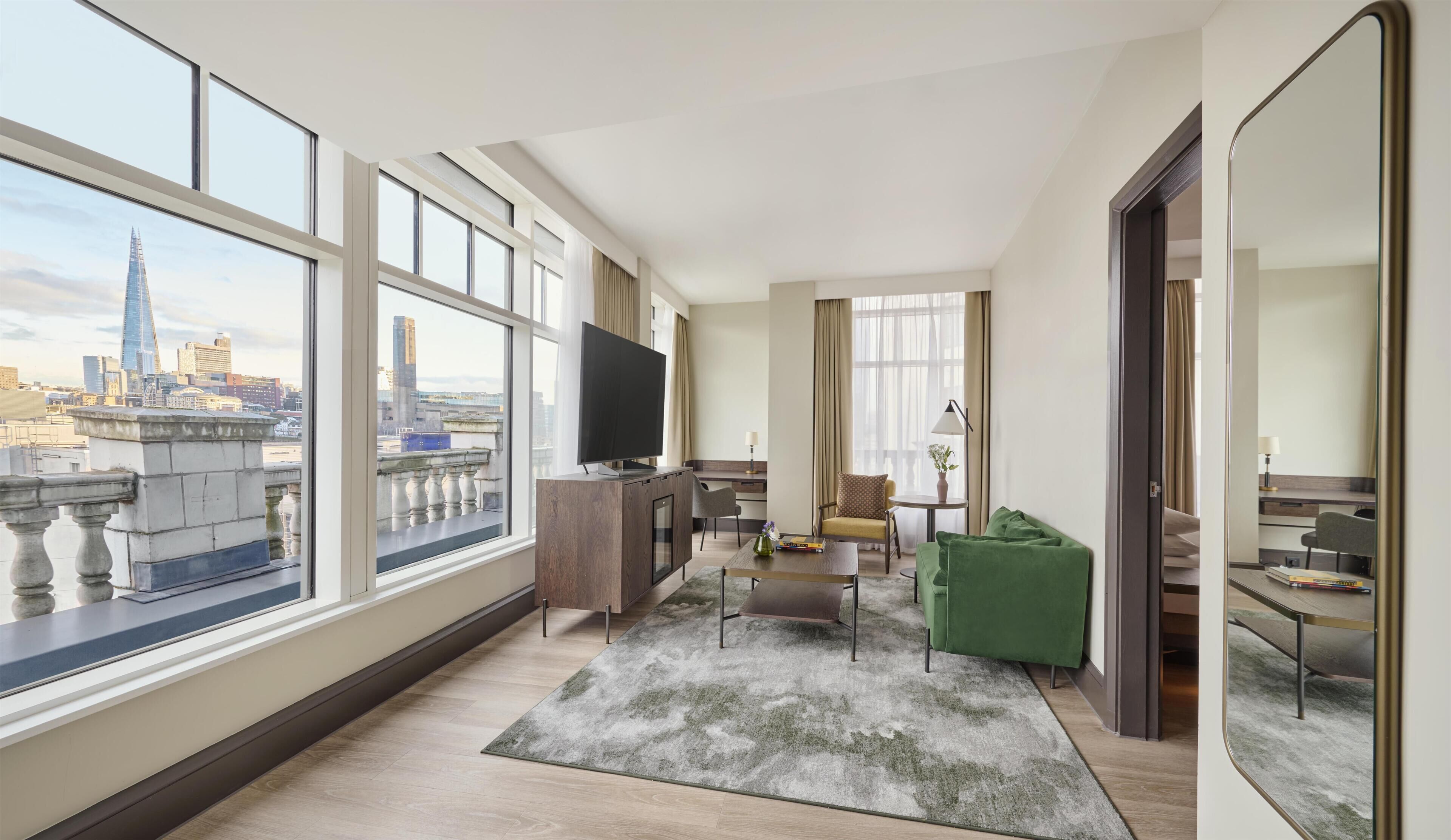 Suite Executive, vista città (Regency) | Biancheria da letto di alta qualità, minibar, una cassaforte in camera