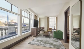 Suite ejecutiva, vista a la ciudad (Regency) | Ropa de cama de alta calidad y minibar