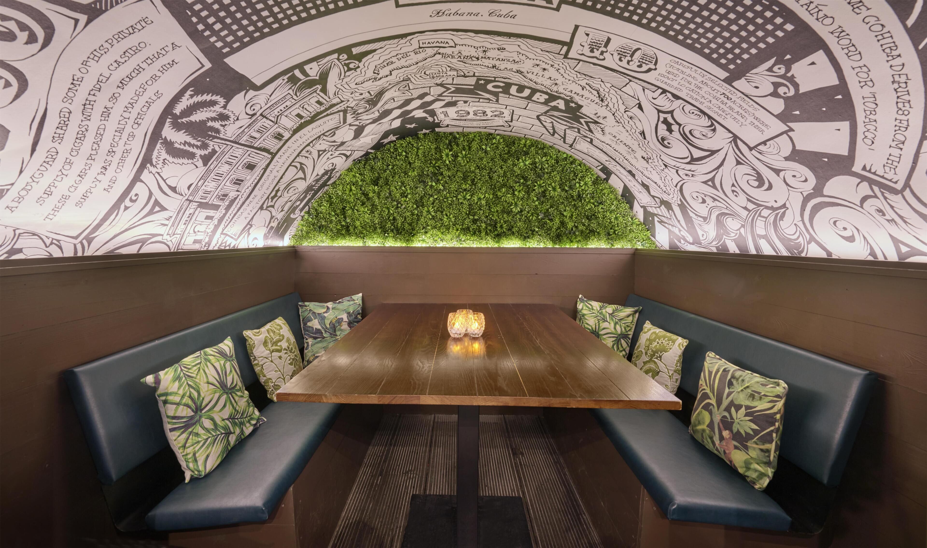 2 bars/lounges