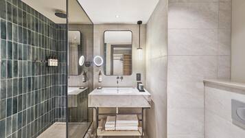Shower, rainfall showerhead, free toiletries, hair dryer