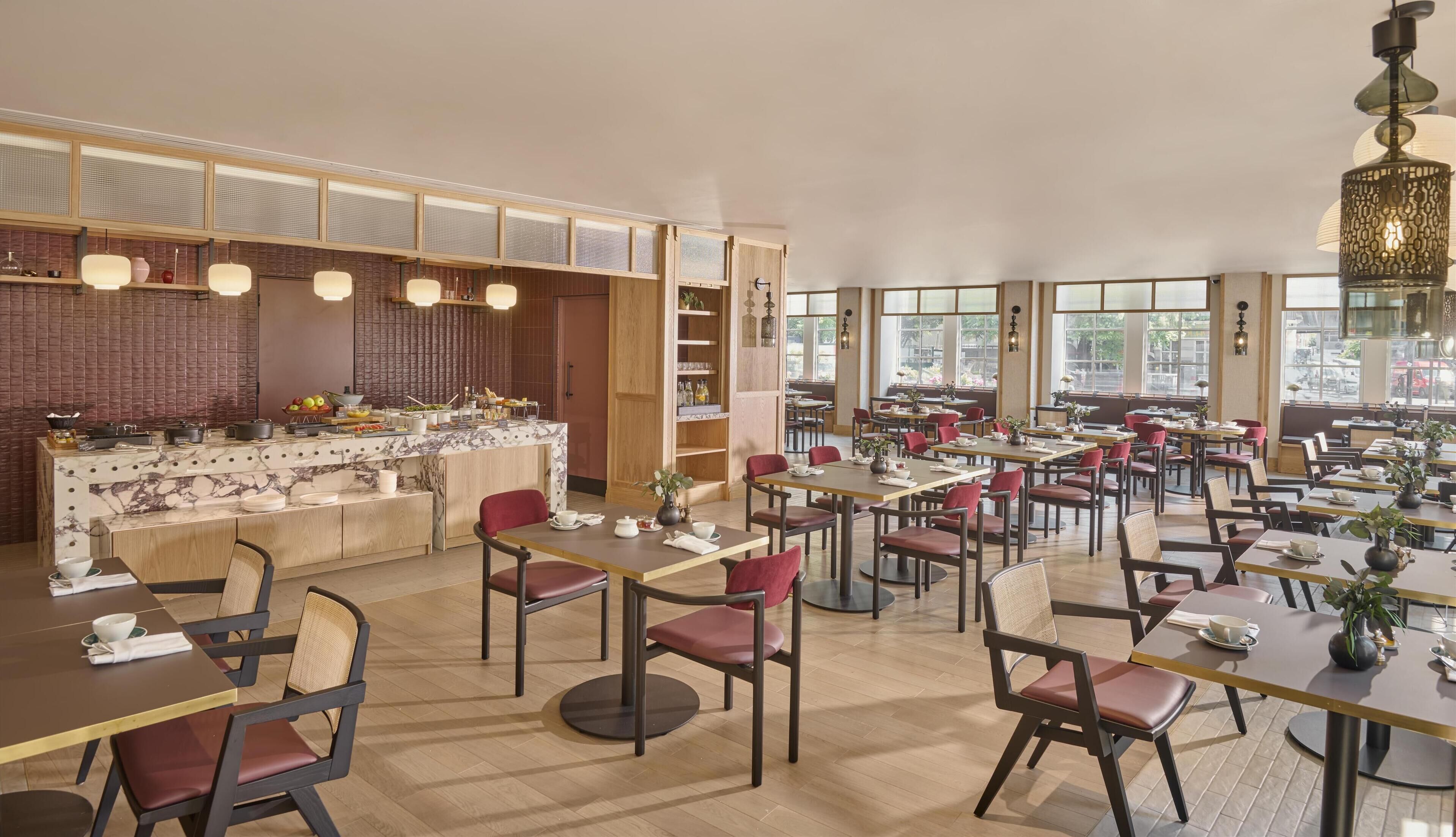 Daily full breakfast (GBP 32 per person)