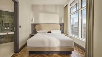 Executive Suite (Regency) | Premium bedding, minibar, in-room safe, laptop workspace