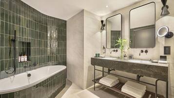 Presidential Suite | Bathroom | Shower, rainfall showerhead, free toiletries, hair dryer