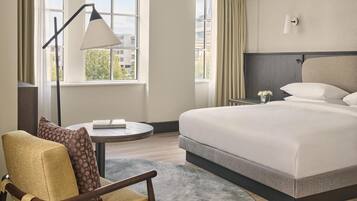 Suite, vista a la ciudad (Regency) | Ropa de cama de alta calidad y minibar