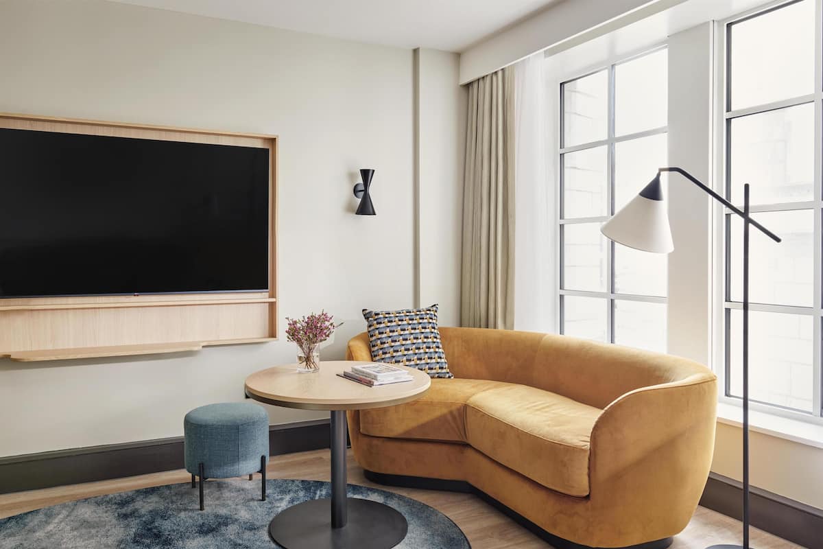 Premium-sengetøj, minibar, pengeskab på værelset