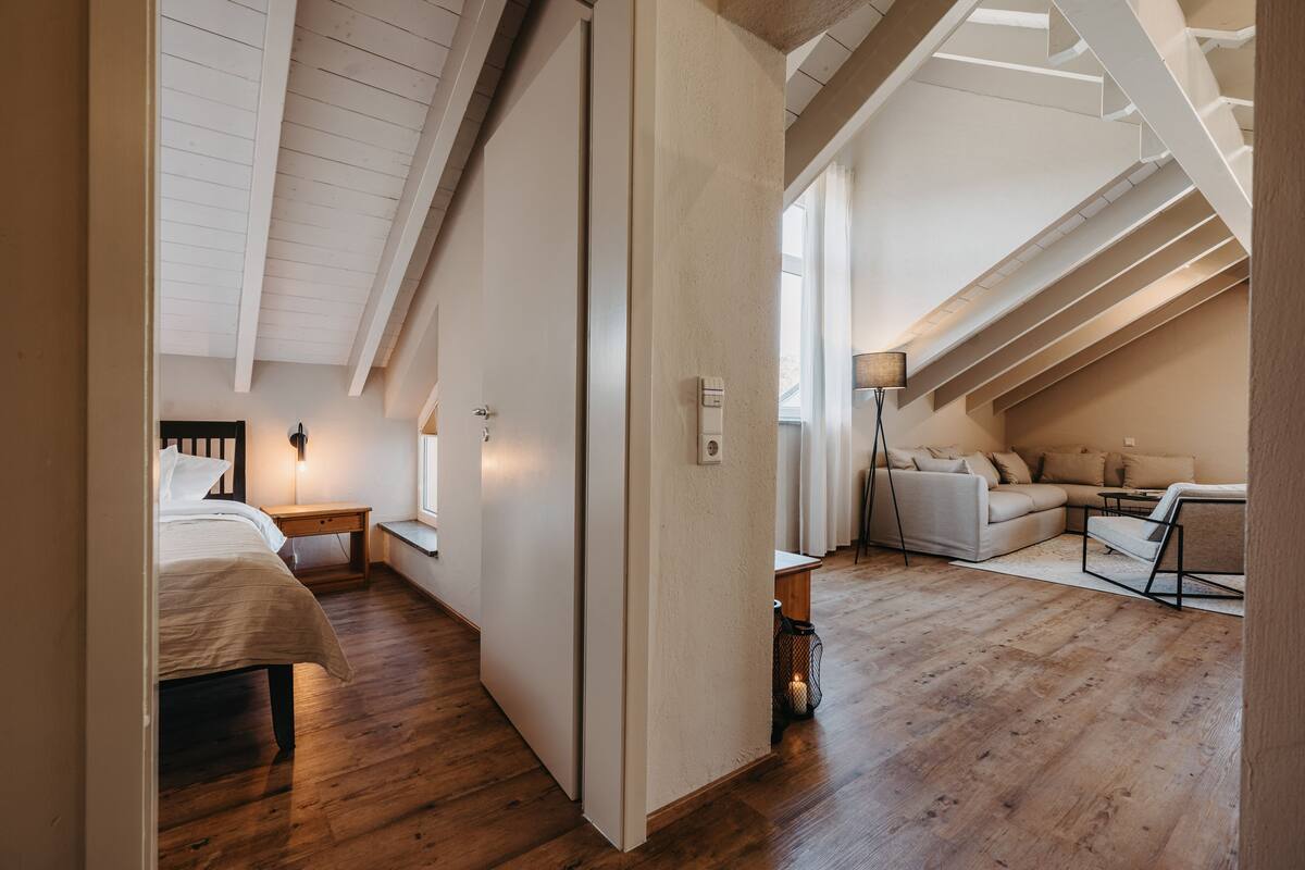 Loft | Roupas de cama antialérgicas, frigobar, cofres nos quartos