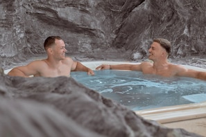 Indoor spa tub