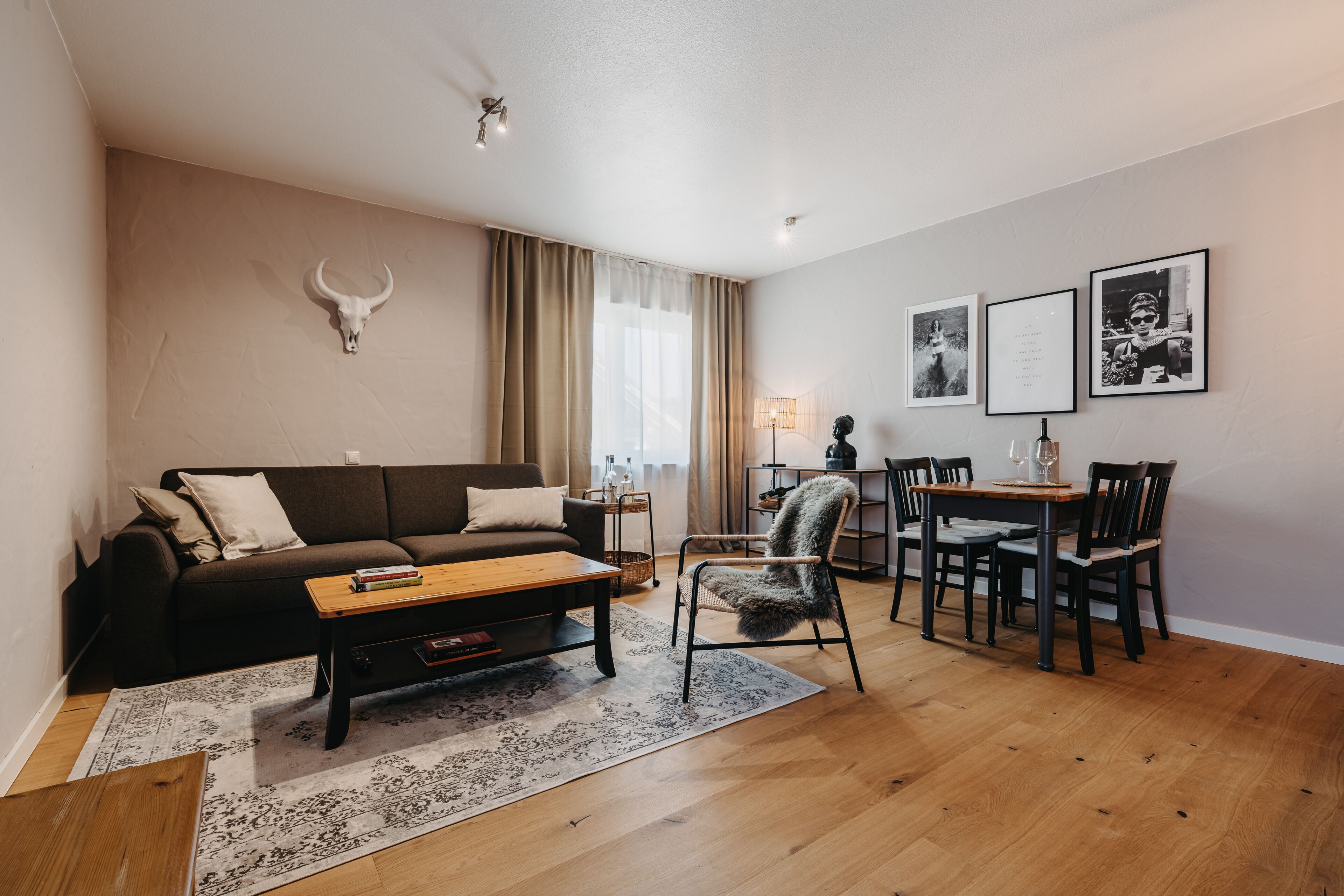 Junior Suite | Hypo-allergenic bedding, minibar, in-room safe, individually decorated