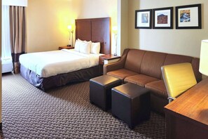 Desk, laptop workspace, blackout curtains, iron/ironing board - Comfort Inn & Suites Mount Pocono (Pocono Summit)