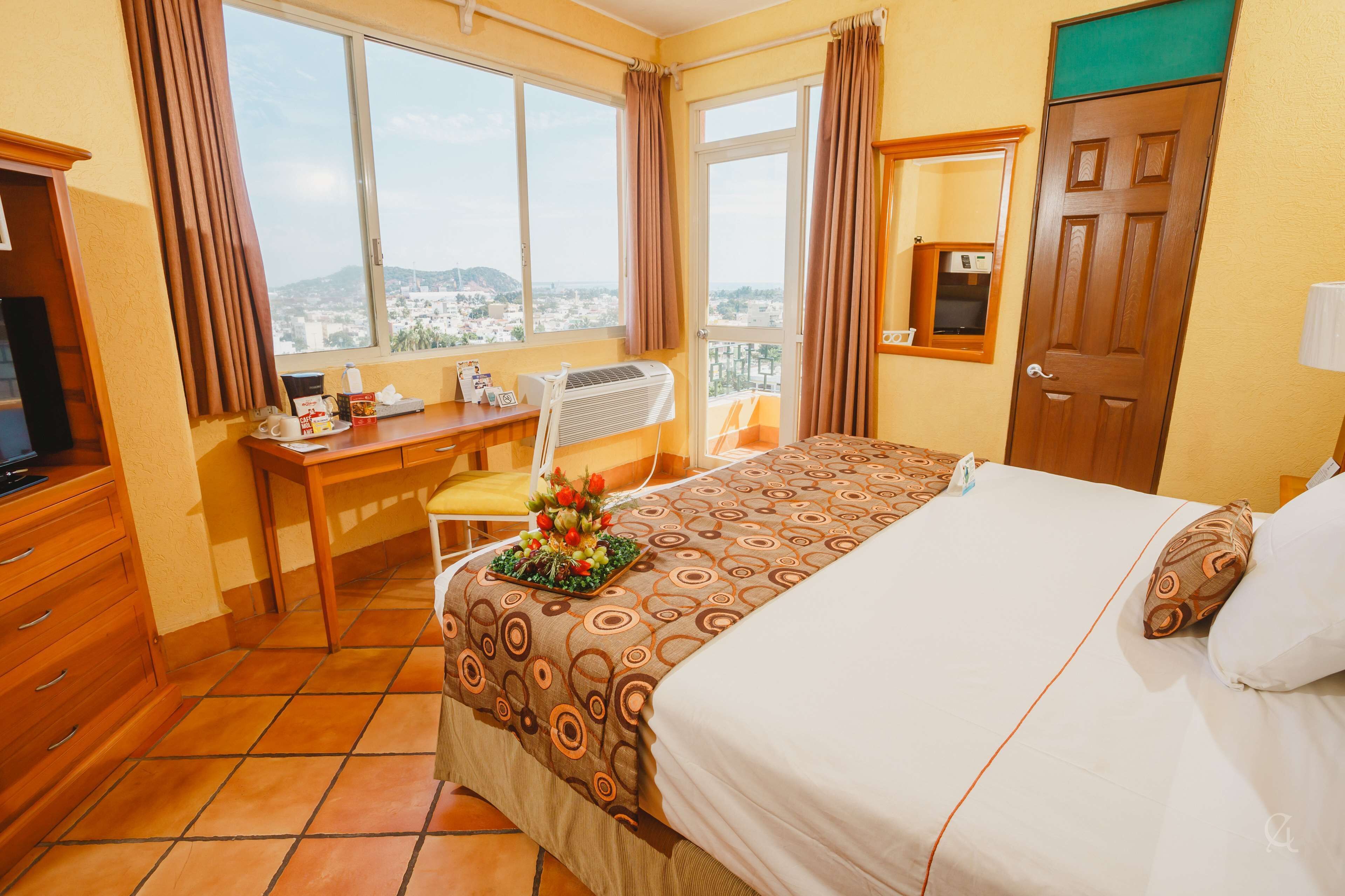 1 bedroom, in-room safe, desk, laptop workspace