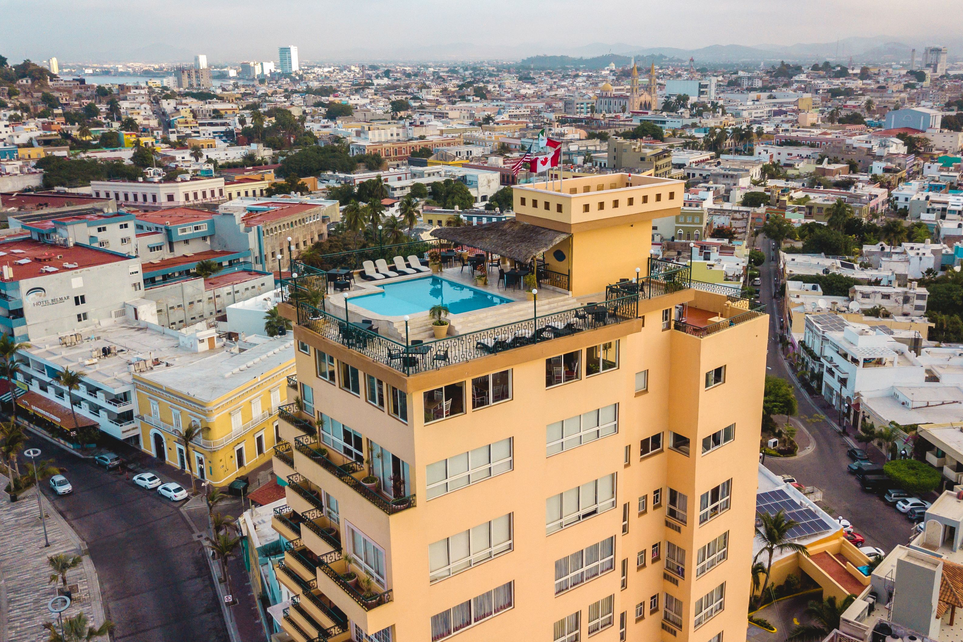 Vista frontal de la propiedad