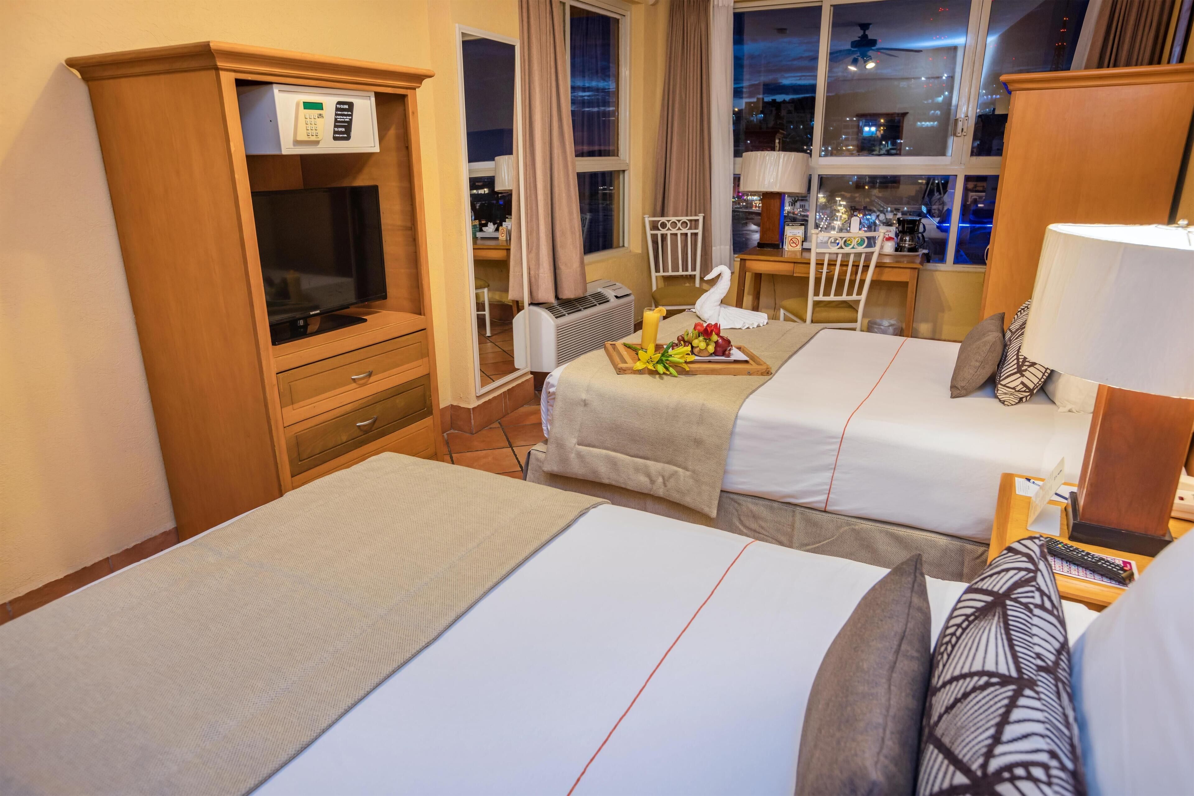 Caja de seguridad en la habitación y escritorio 