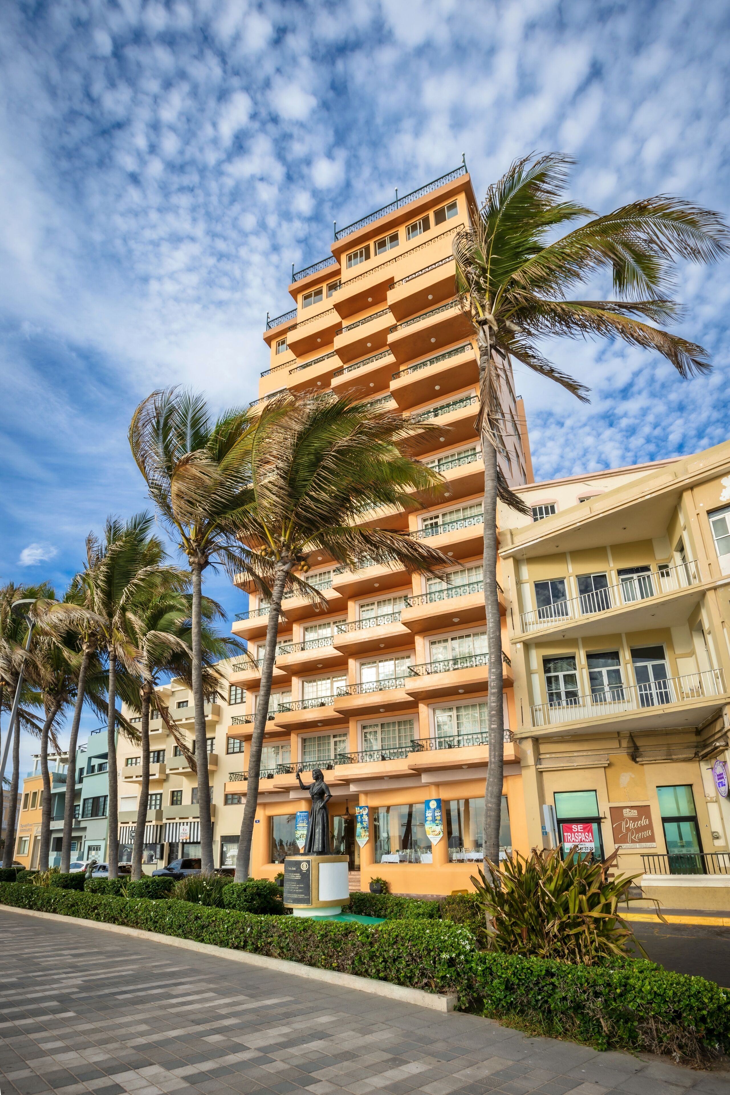 Vista frontal de la propiedad