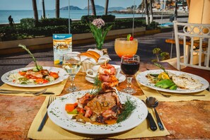 2 restaurants, breakfast served