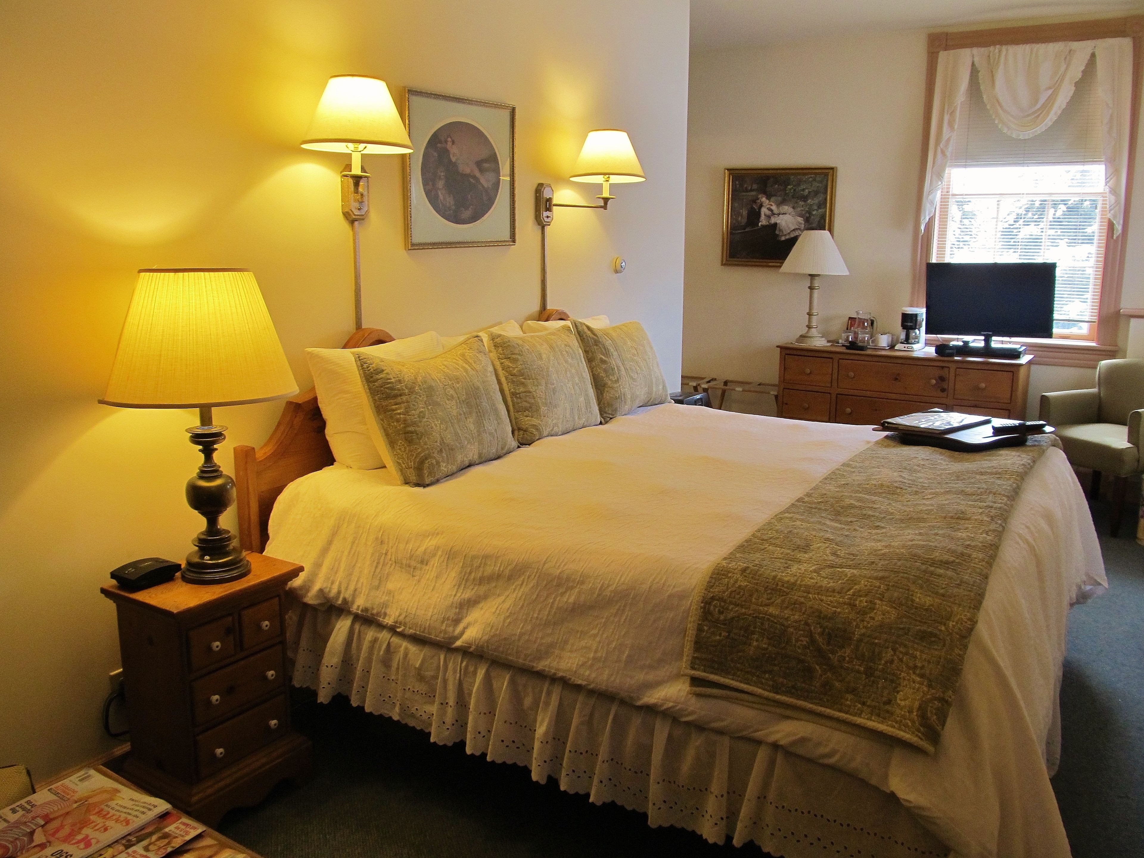 Suite Junior | Décor unique, ameublement unique, fer et planche à repasser