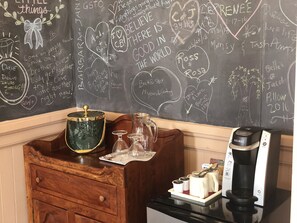 Deluxe Suite - Chambery Inn (Lee)
