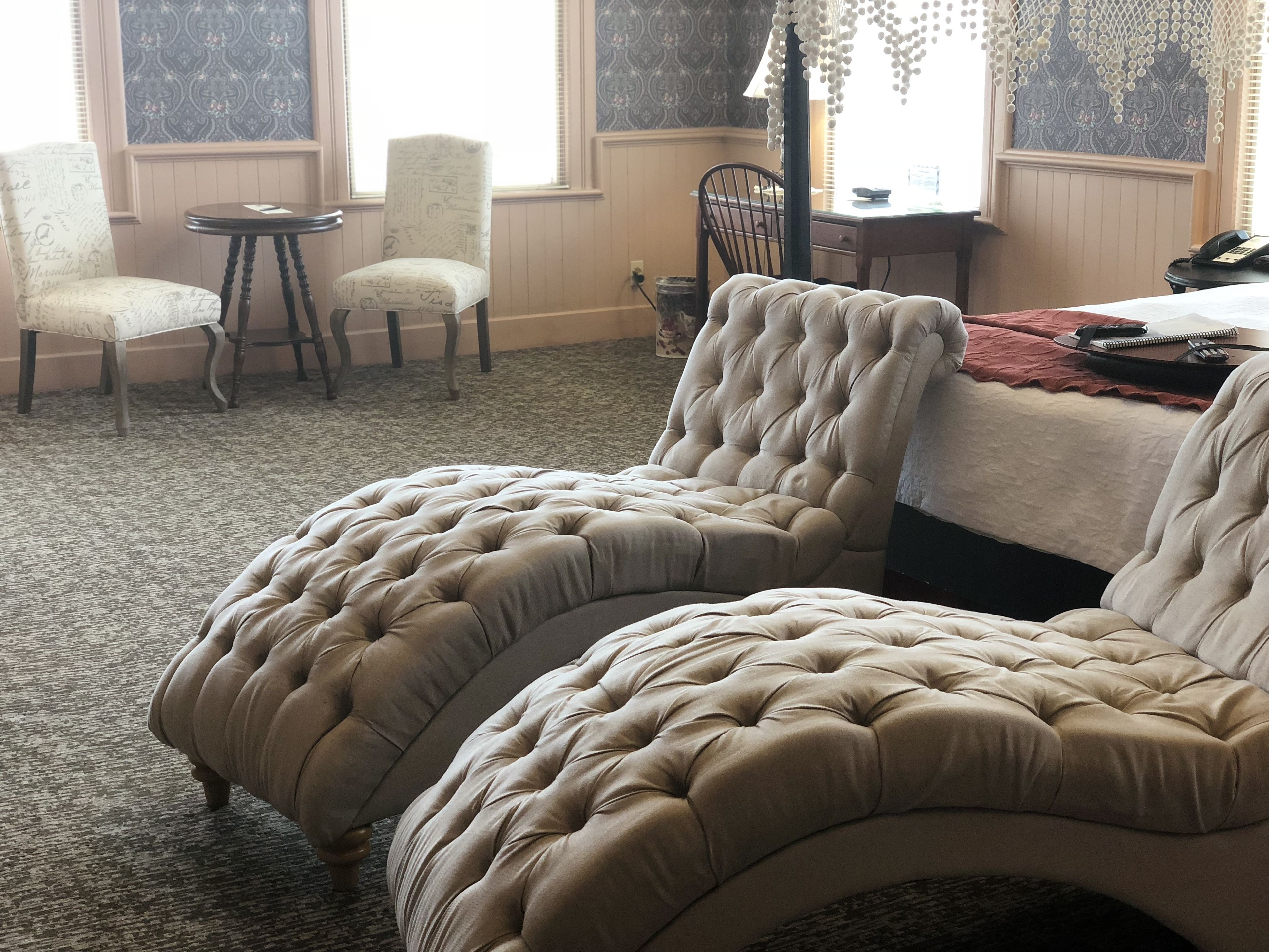 Suite Deluxe | Décor unique, ameublement unique, fer et planche à repasser