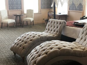 Suite Deluxe | Decoración personalizada y muebles diferentes 