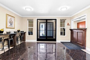 Lobby - SureStay Hotel by Best Western Castro Valley (Castro Valley)