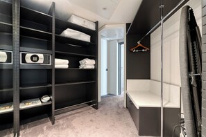 Minibar, caja de seguridad en la habitación y sistema de insonorización 