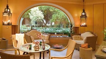 Couples treatment room(s), body treatments, body scrubs, facials