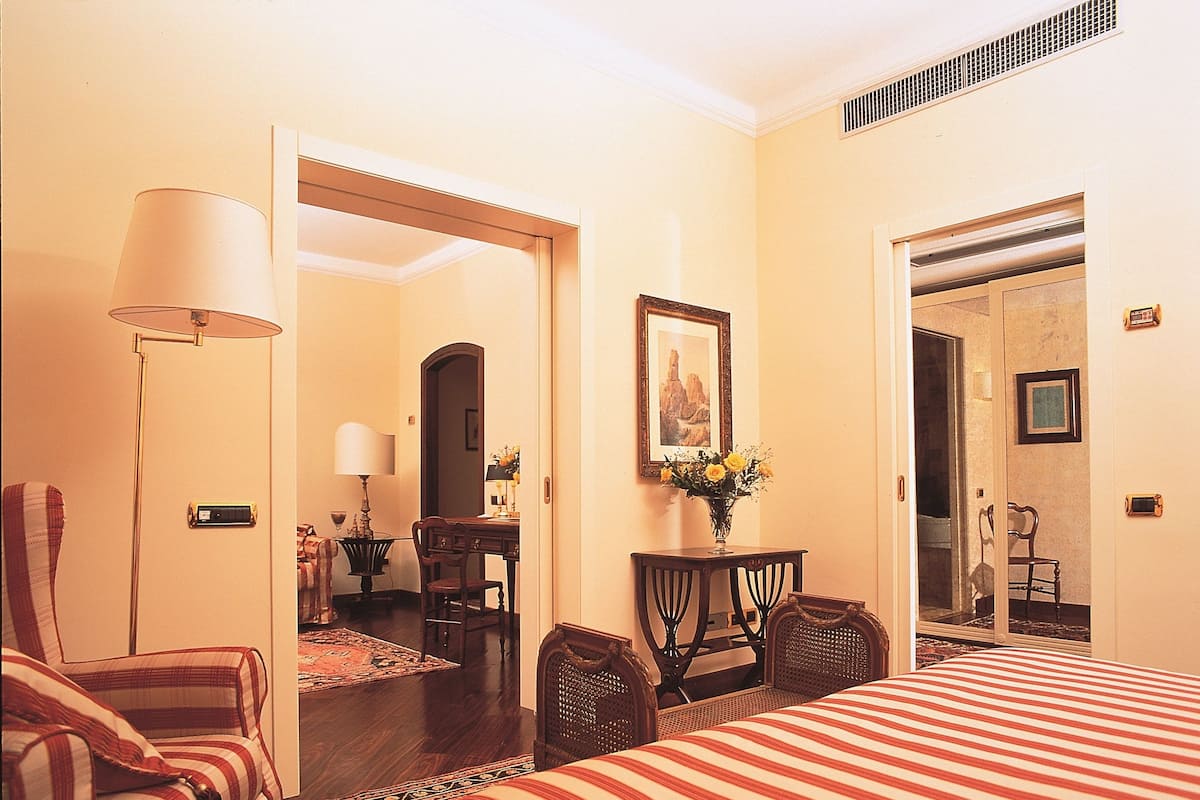 Suite Rossa | 1 bedroom, premium bedding, minibar, in-room safe