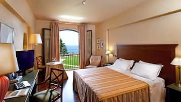 Standardzimmer, Meerblick | Hochwertige Bettwaren, Minibar, Zimmersafe, Schreibtisch