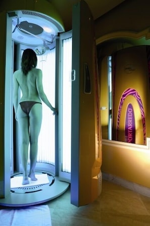 Couples treatment room(s), body treatments, body scrubs, facials
