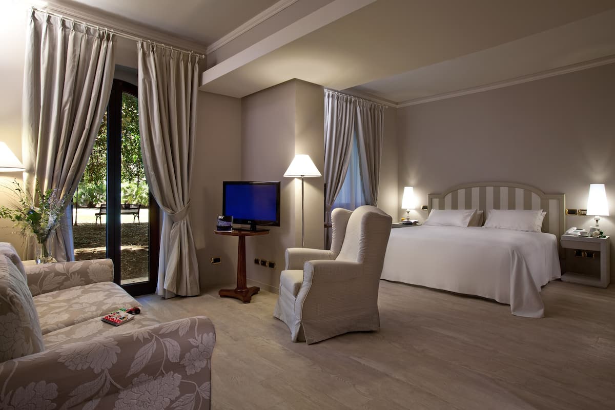 Family Room | 1 bedroom, premium bedding, minibar, in-room safe