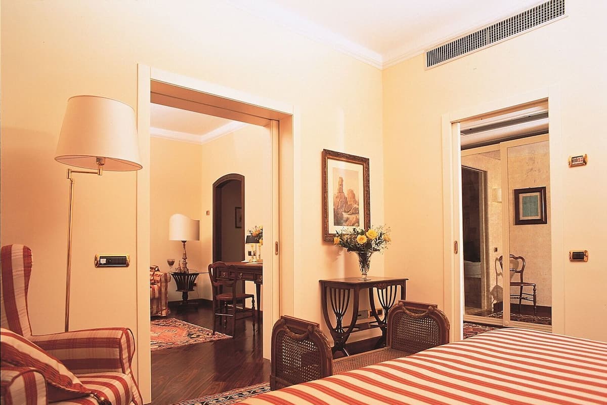 Premium bedding, minibar, in-room safe, desk