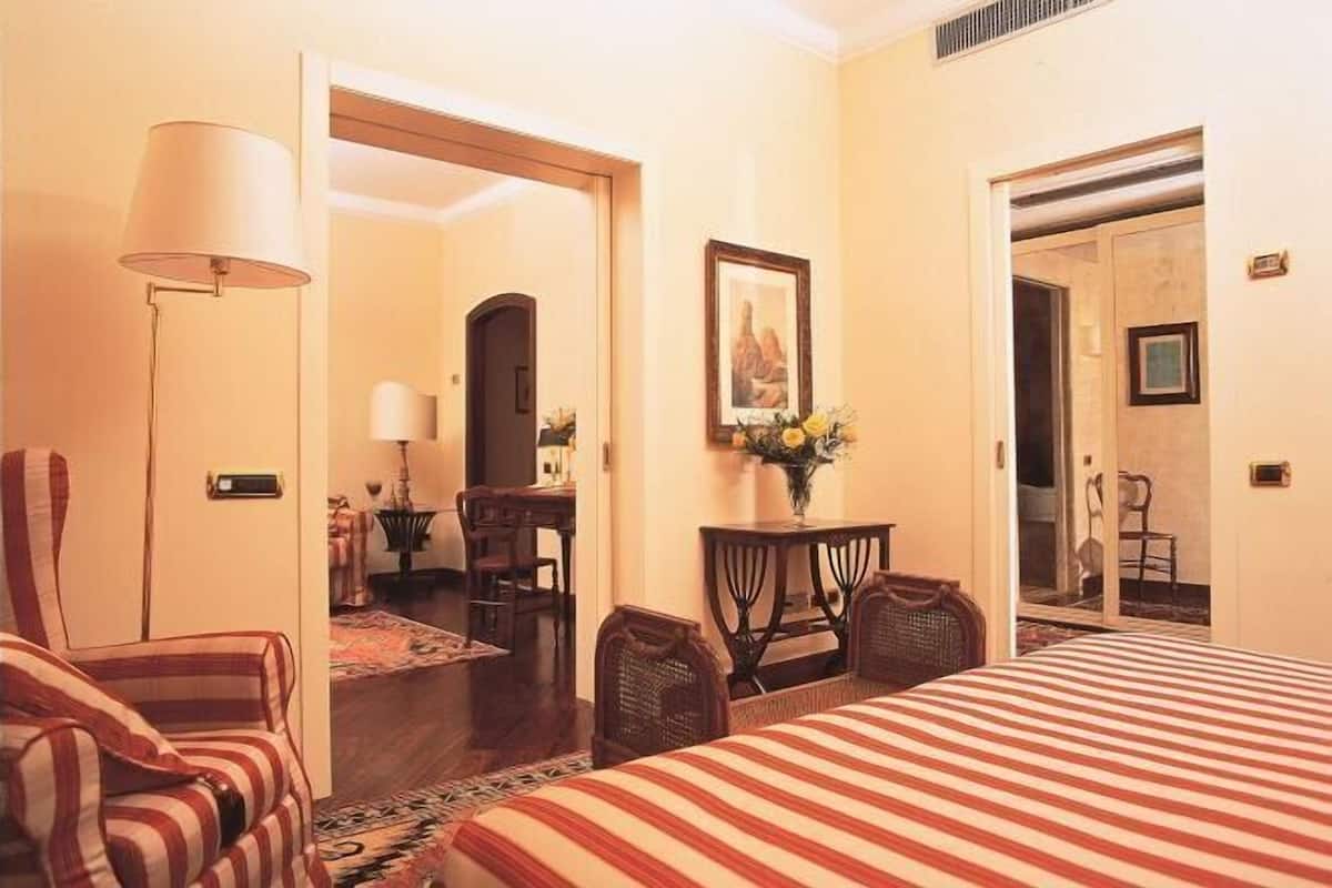 Premium bedding, minibar, in-room safe, desk